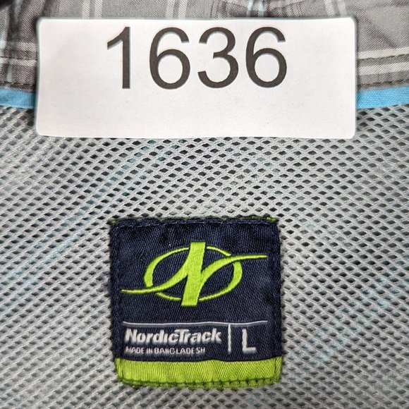 NordicTrack* Men's Short Sleeve Button Down Curved Hem Zipper Pocket Shirt~Large - Picture 3 of 13